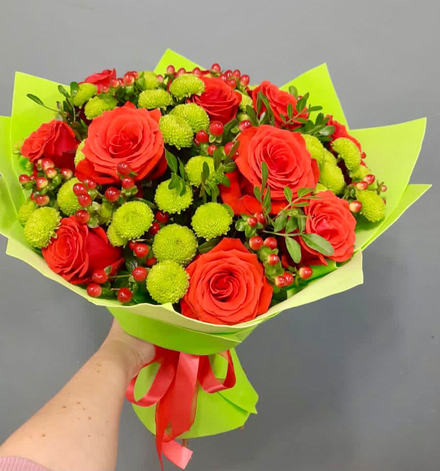 Букет цветов из: Хризантемы и Розы в Ванино