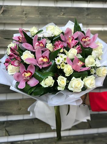 Букет цветов из: Розы и Хризантемы в Ванино