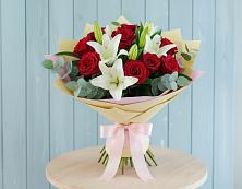 Букет цветов из:  Лилии и Розы в Ванино