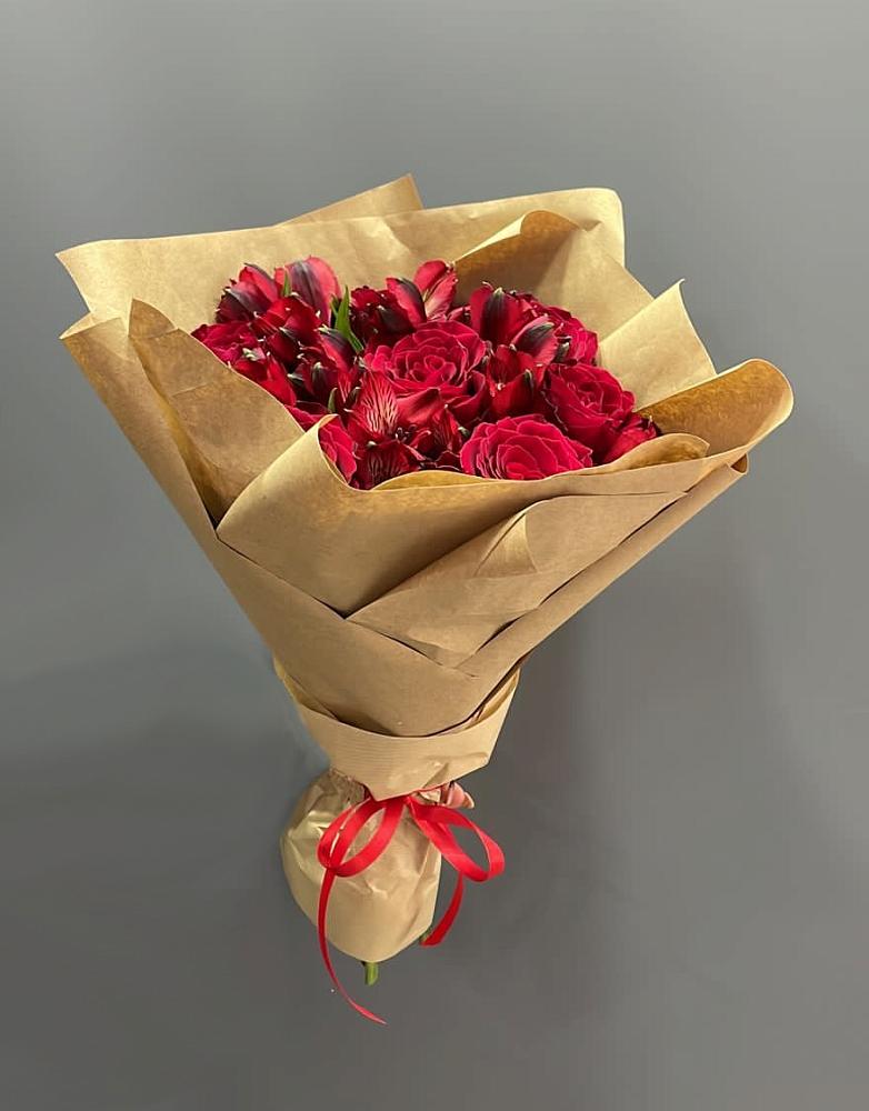 Букет цветов из: Альстромерии и Розы в Ванино