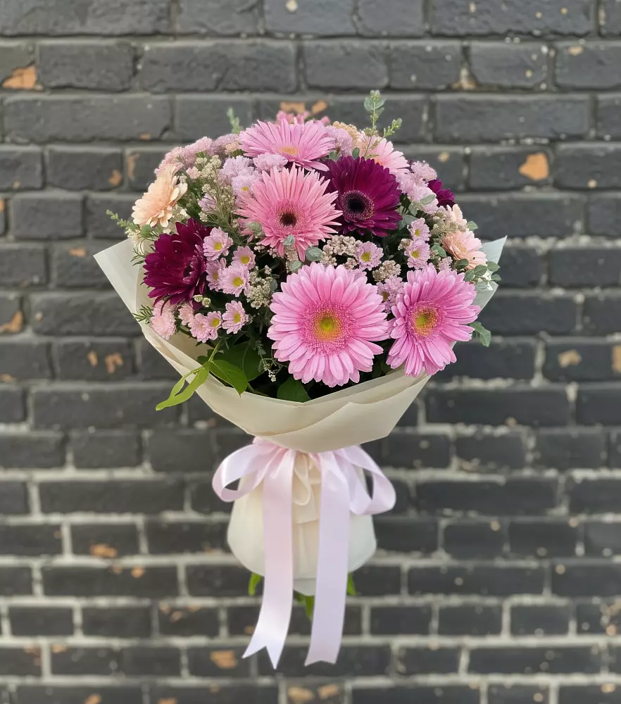 Букет цветов из: Герберы и Хризантемы в Ванино