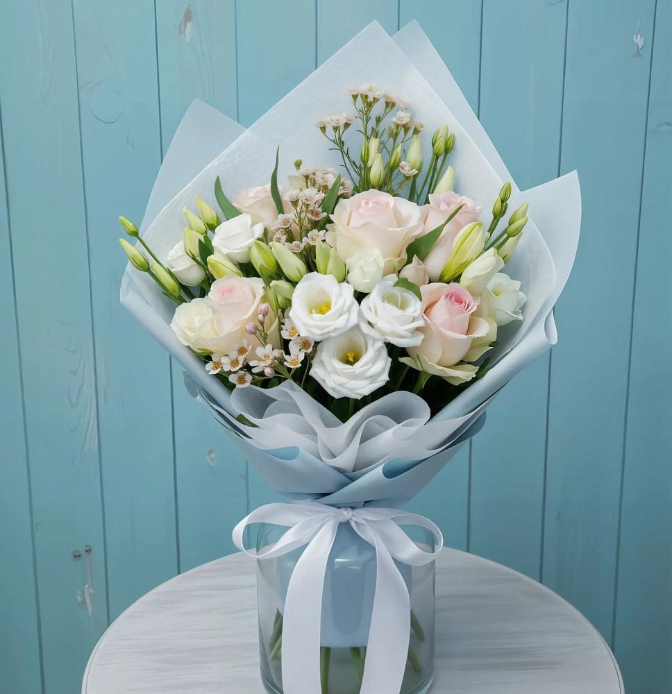 Букет цветов из: Розы и Лизиантусы в Ванино