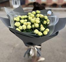 Букет Белые кустовые розы Солинеро в Ванино