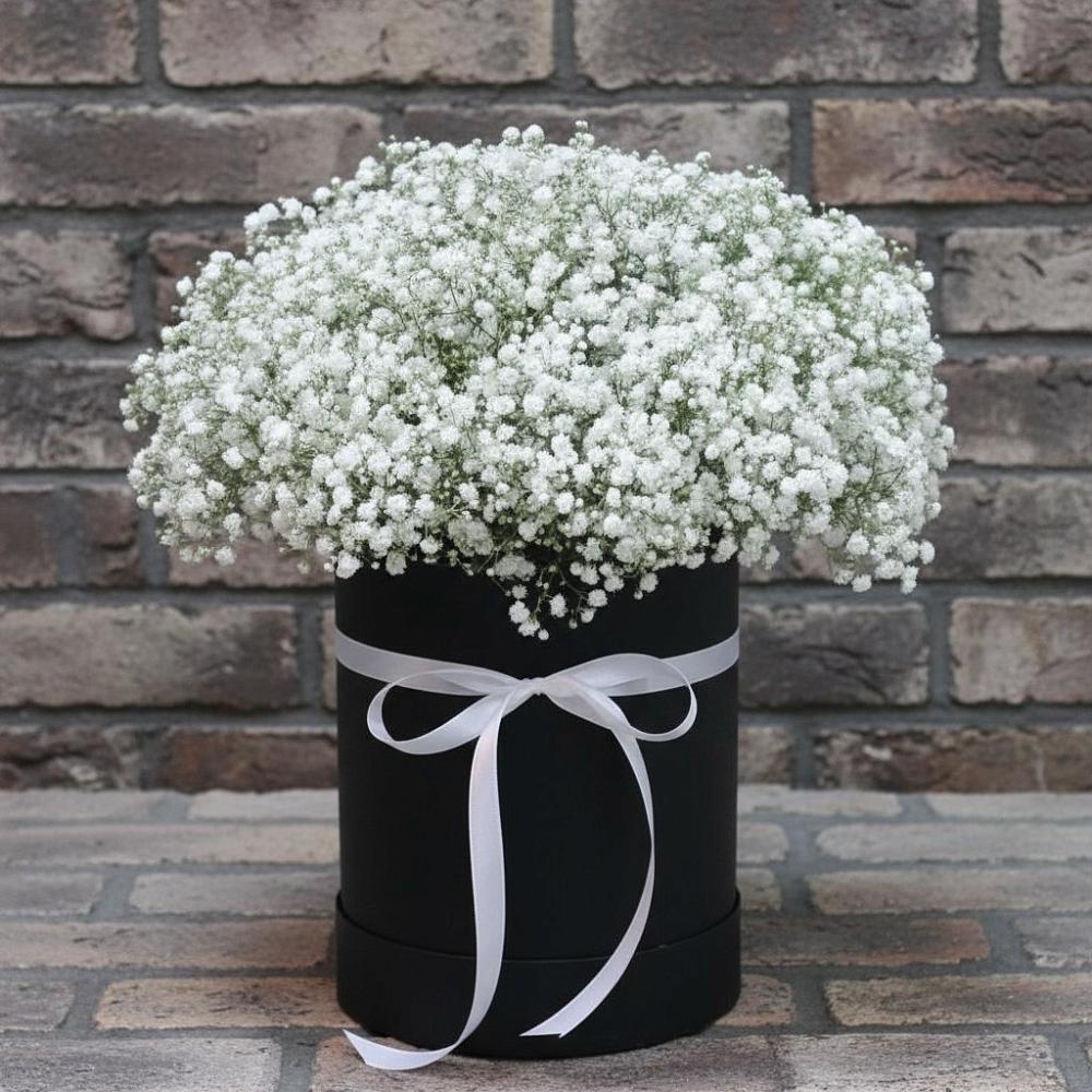 Цветочная композиция из Гипсофила в шляпной коробке в Ванино