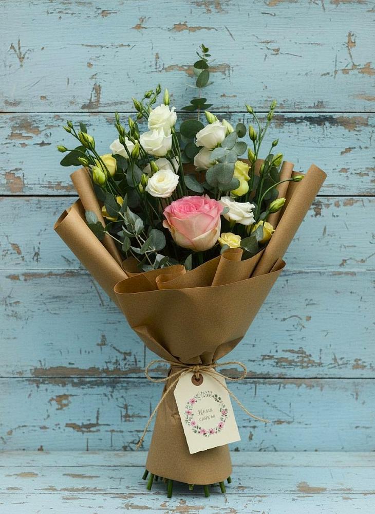 Букет цветов из: Розы и Лизиантусы в Ванино