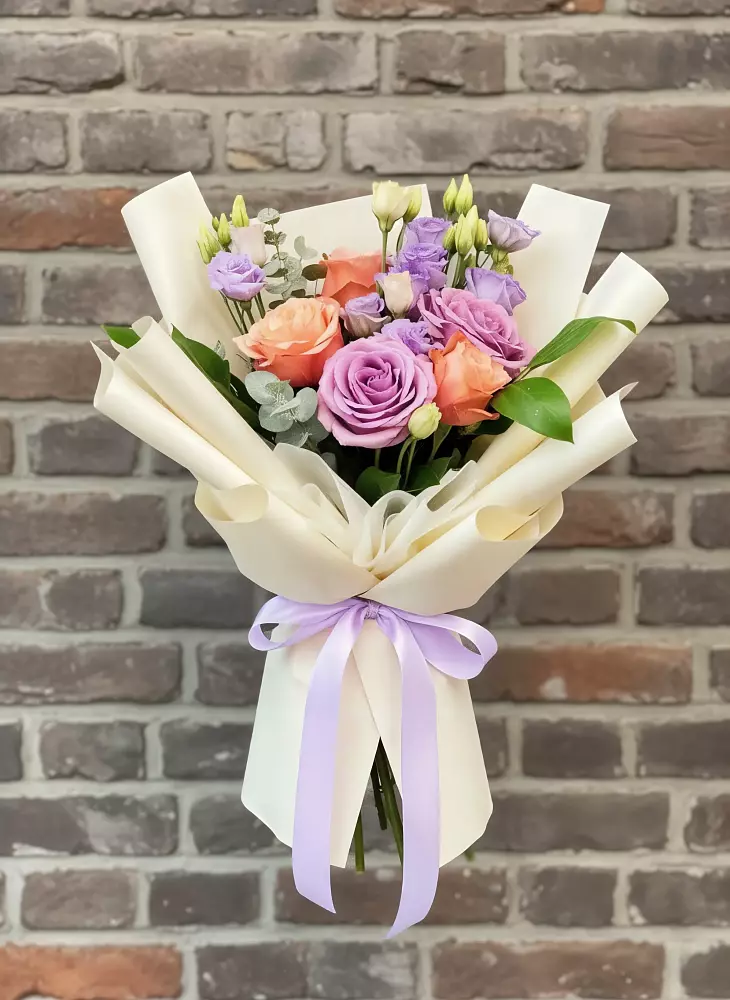 Букет цветов из: Лизиантусы и Розы в Ванино