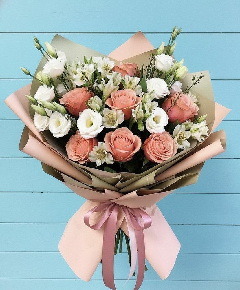 Букет цветов из: Розы, Альстромерии и Лизиантусы в Ванино