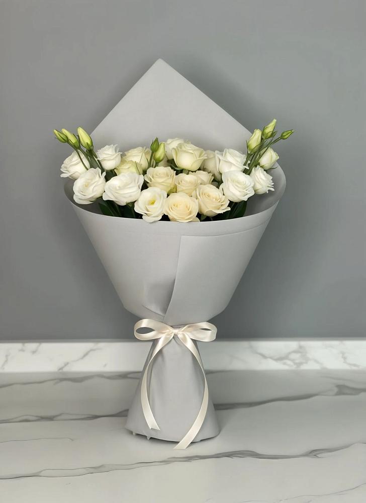 Букет цветов из: Розы и Лизиантусы в Ванино