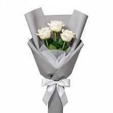 Букет 3 белые розы в Ванино