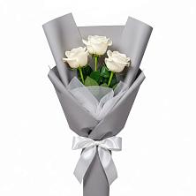 Букет 3 белые розы в Ванино