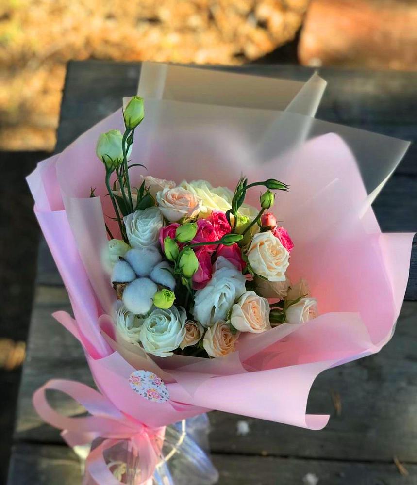 Букет цветов из: Розы и Лизиантусы в Ванино