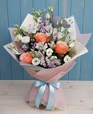 Букет цветов из:  Лизиантусы, Розы, Альстромерии и Гипсофила в Ванино
