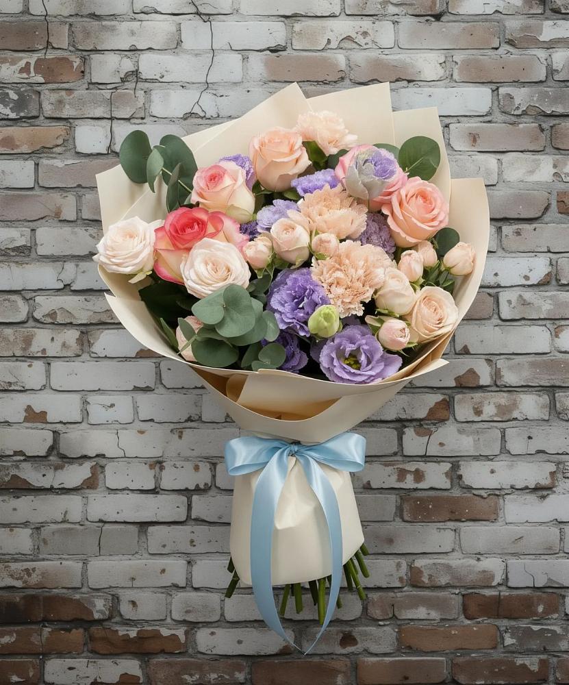 Букет цветов из: Розы, Лизиантусы и Гвоздики в Ванино