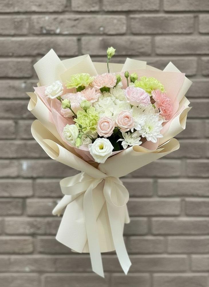 Букет цветов из: Гвоздики, Розы, Лизиантусы и Хризантемы в Ванино
