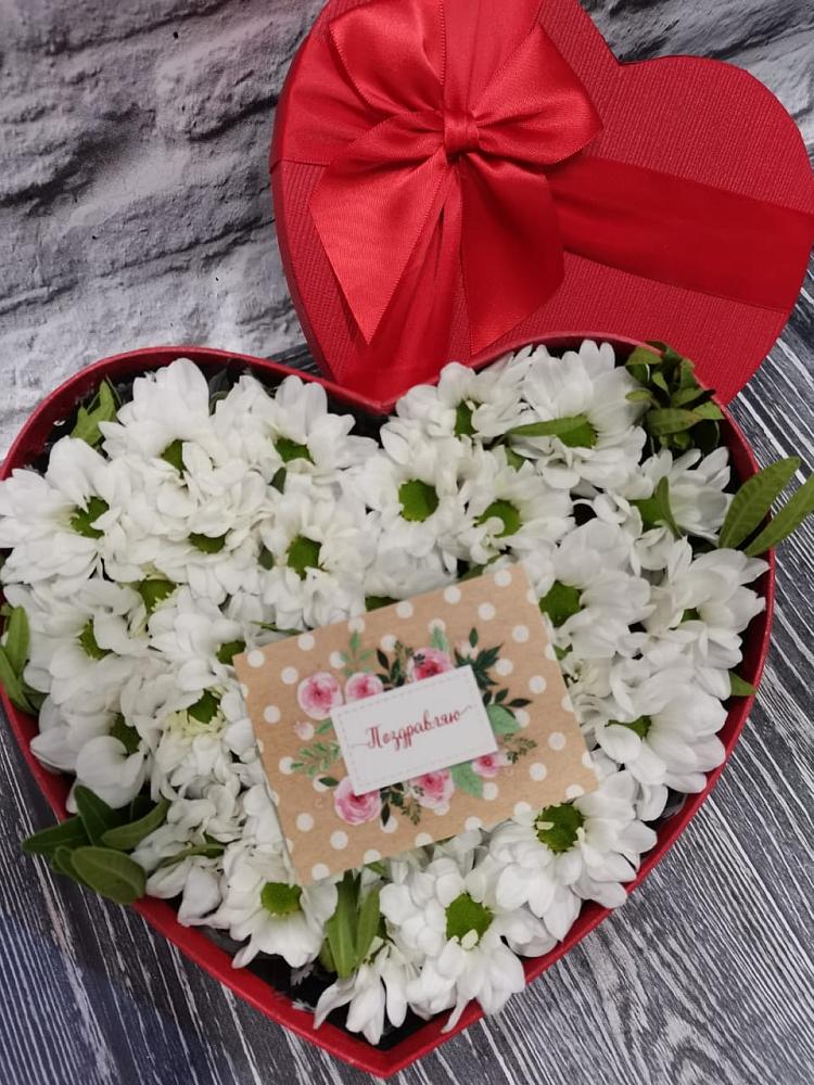 Цветочная композиция из Хризантемы в виде сердца в Ванино