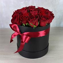 Цветочная композиция из Розы в шляпной коробке в Ванино