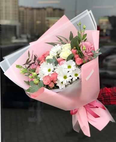 Букет цветов из: Розы, Лизиантусы и Хризантемы в Ванино