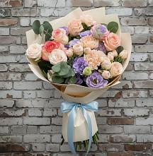 Букет цветов из:  Розы, Лизиантусы и Гвоздики в Ванино