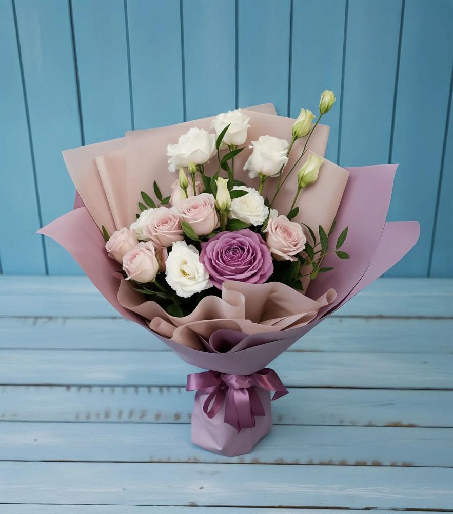 Букет цветов из: Розы и Лизиантусы в Ванино